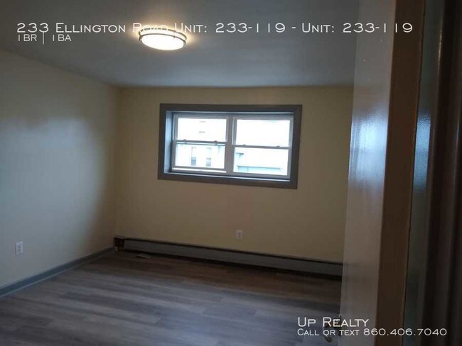 Foto del edificio - 233 Ellington Rd