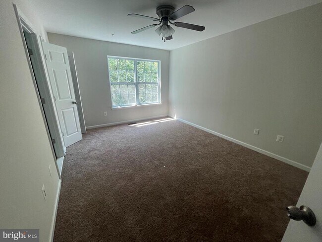 Building Photo - 6800 Green Mill Way