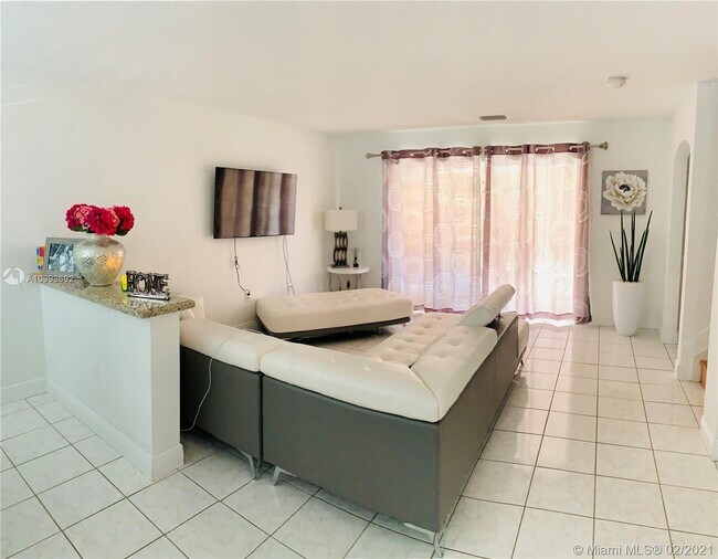 Foto del edificio - 110 NW 114th Ave