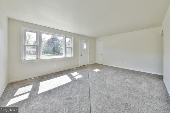 Foto del edificio - 43 Brookside Rd