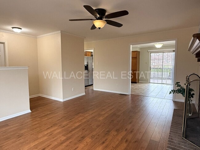 Building Photo - 4 BEDROOM, 3.5 BATHROOM HOME IN BEXHILL!