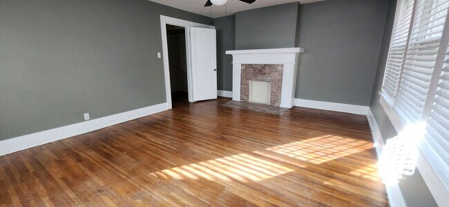 Foto del edificio - 3 Bedroom 1.5 bath Duplex