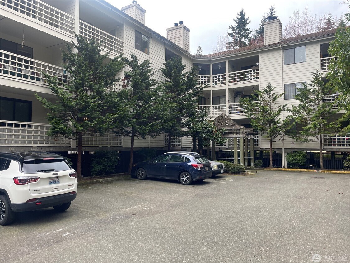 Primary Photo - 700 N 160th St