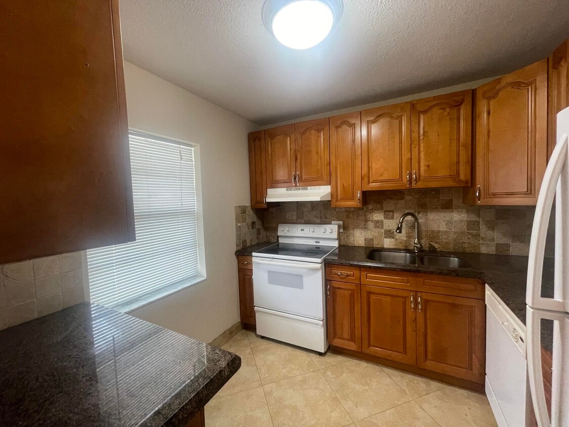 Primary Photo - 7600 NW 5th Ct