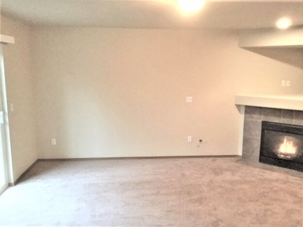 Building Photo - 406 E 49th Street Court