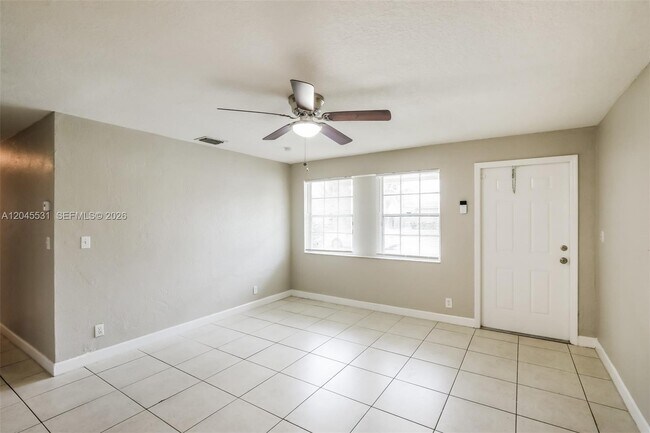 Foto del edificio - 4951 SW 16th St