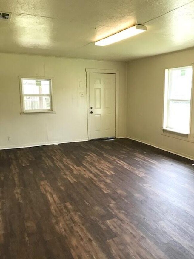 Foto del edificio - 3812 Hiland Dr
