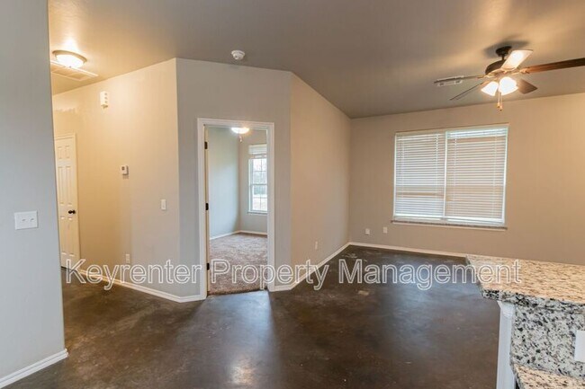 Foto del edificio - 1869 Cypress Ln