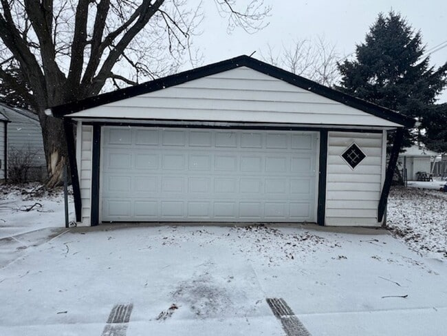 Building Photo - 17399 12 Mile Rd