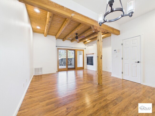 Building Photo - Two Level Townhouse Available February 1, 2026