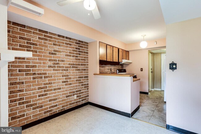 Building Photo - 5717 Harpers Farm Rd