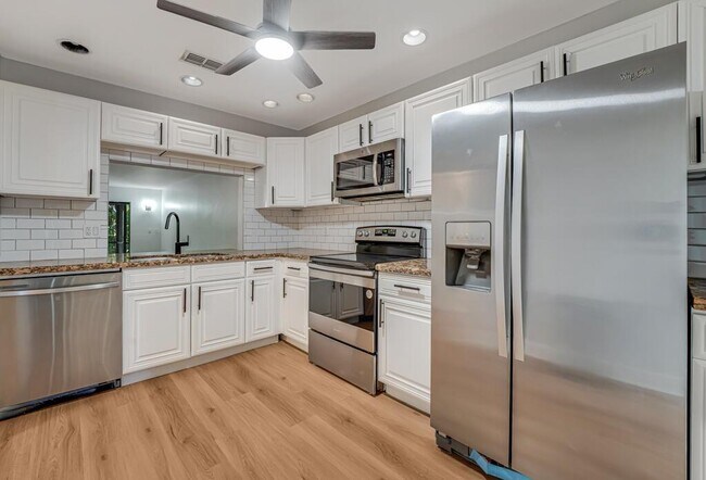 Foto del edificio - 2108 NE 44th St