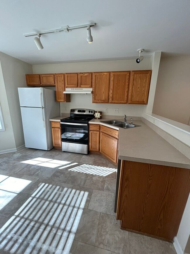 Foto del edificio - Beautiful Must See 3 Bedroom with Deck and Garage, minutes from Duke!