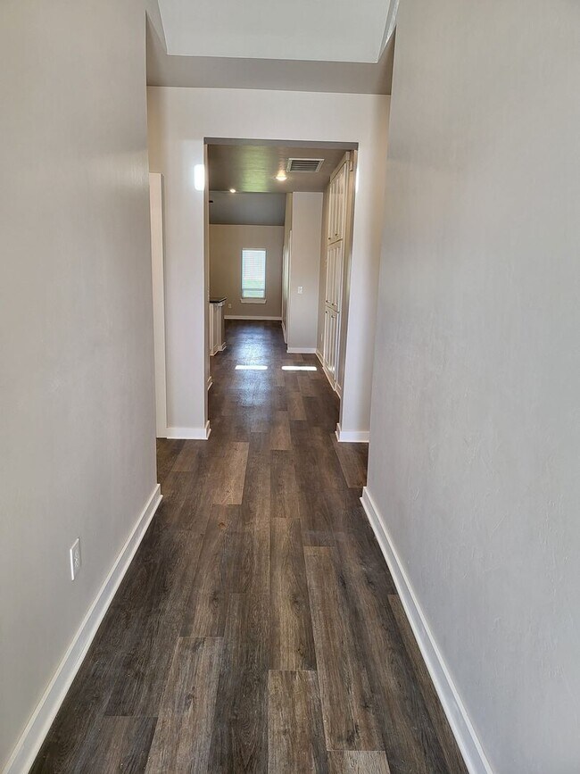 Foto del edificio - $1000 OFF 1ST MONTH RENT