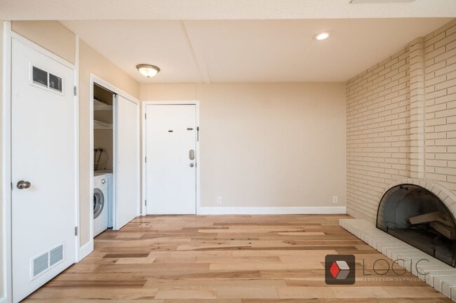 Building Photo - Beautiful Condo in Great Location!