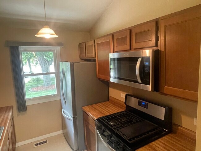 Building Photo - 1712 Rutgers Ct