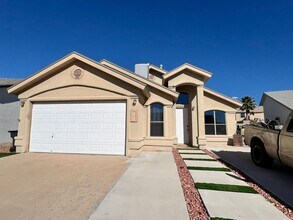 Building Photo - 757 Desert Star Dr