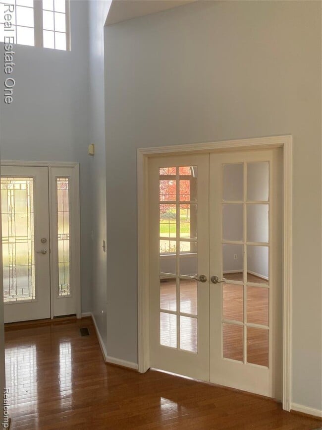 Building Photo - 39206 Silverthorne Bend