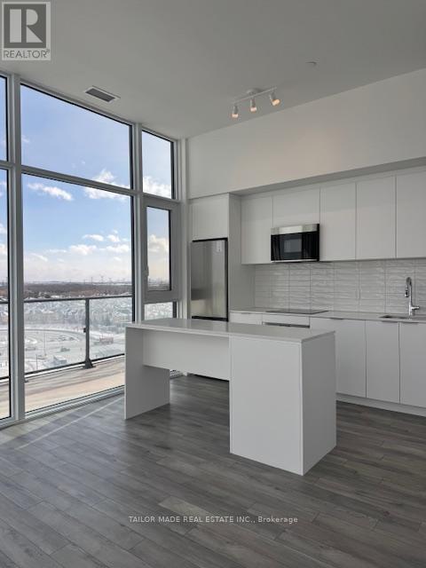 Building Photo - 15 Skyridge Dr