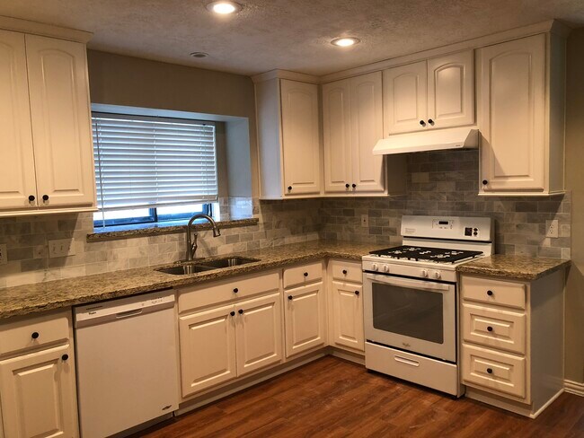 Foto del edificio - 22014 Shady Valley Dr