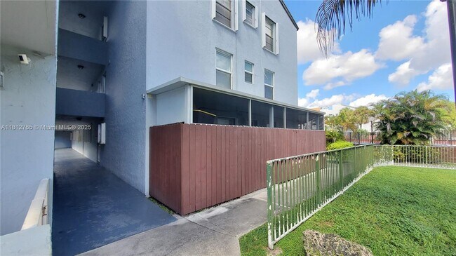 Foto del edificio - 6095 W 18th Ave