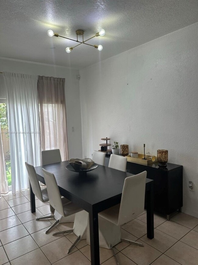 Foto del edificio - 8822 W Flagler St