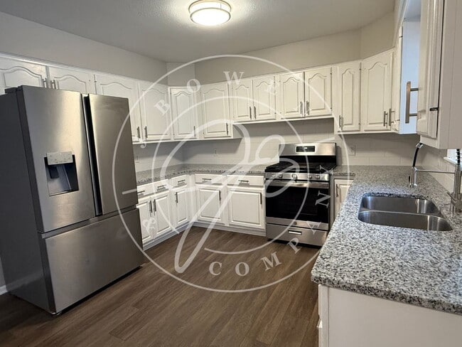 Foto del edificio - "Charming 3-Bedroom Perrysburg Home with 3 Baths and a Finished Basement!"