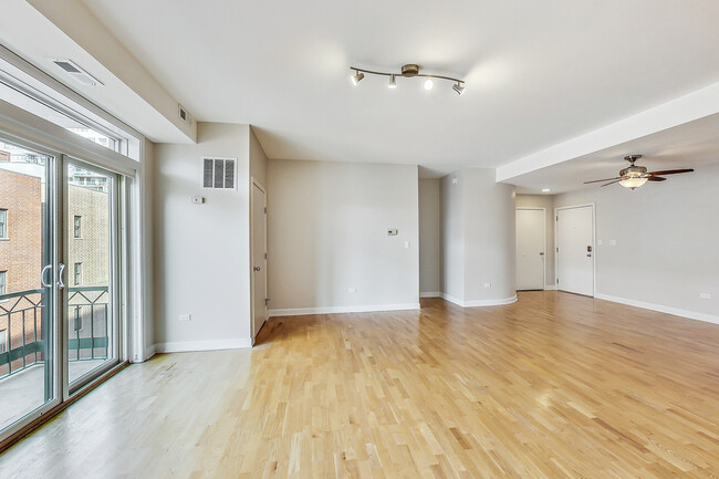 Foto del edificio - 680 N Green St