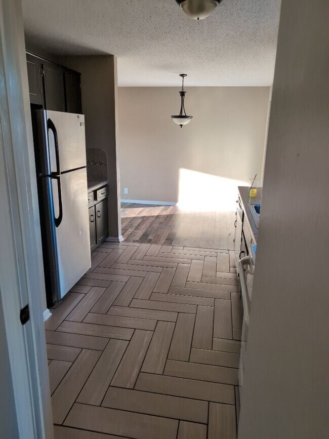 Foto del edificio - 1319 Chucker Dr