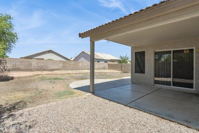 Building Photo - 1556 N Rockwell Ct