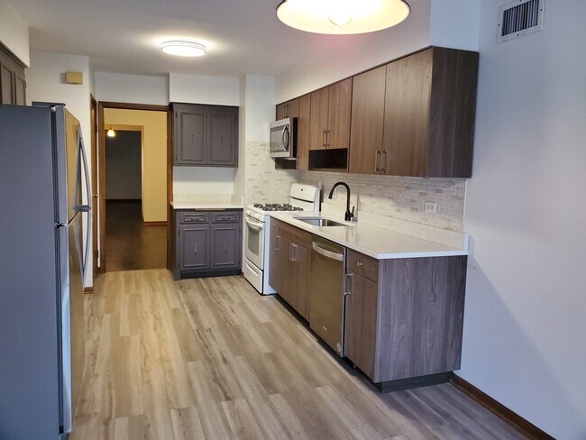 Kitchen - 9324 S Roberts Rd