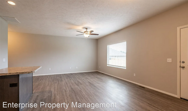 Foto del edificio - 3 br, 2 bath House - 1336 S Normandy Ave