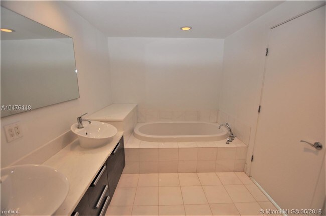 Foto del edificio - 2 br, 3 bath Condo - 2959 NE 188th St # 319