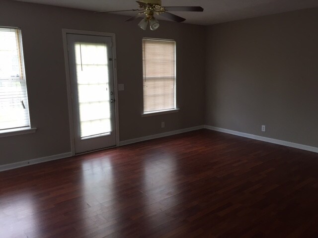 Building Photo - 2017 Bradyville Pike