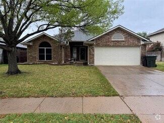 Building Photo - 4909 Justin Dr