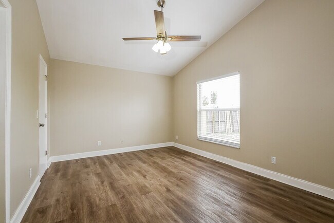 Foto del edificio - 8420 Fort Clinch Ave