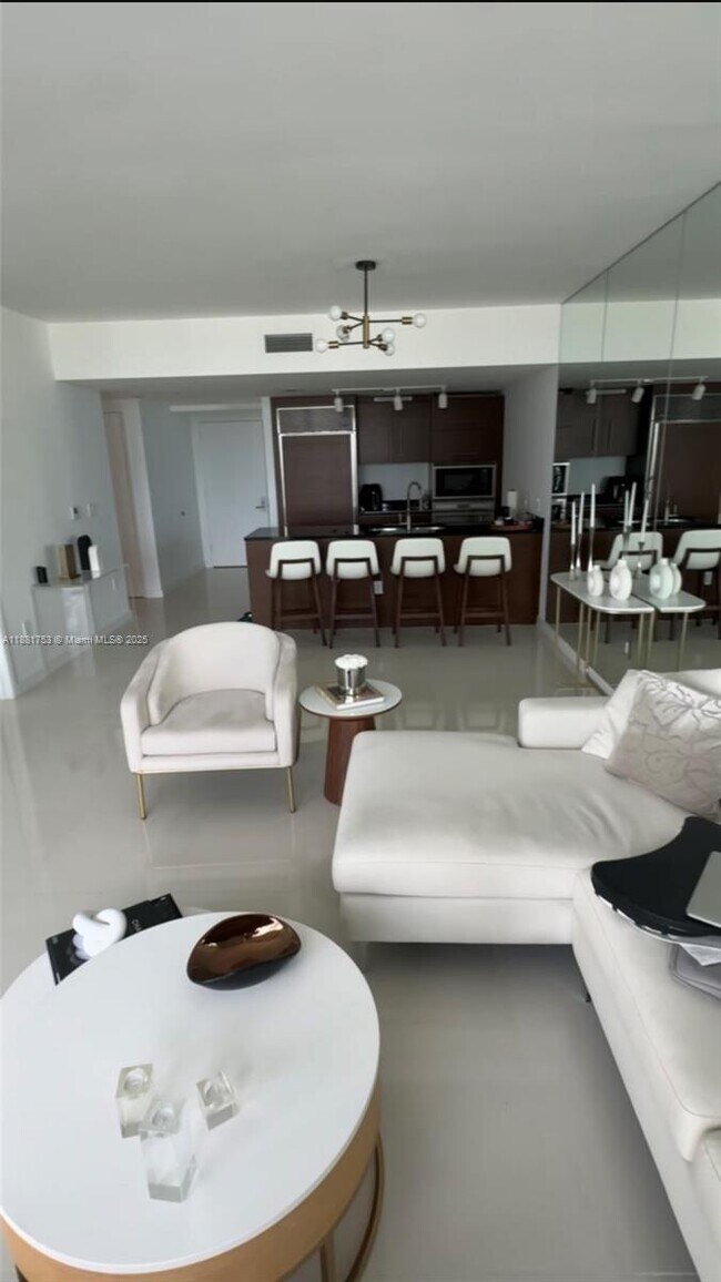 Building Photo - 475 Brickell Ave