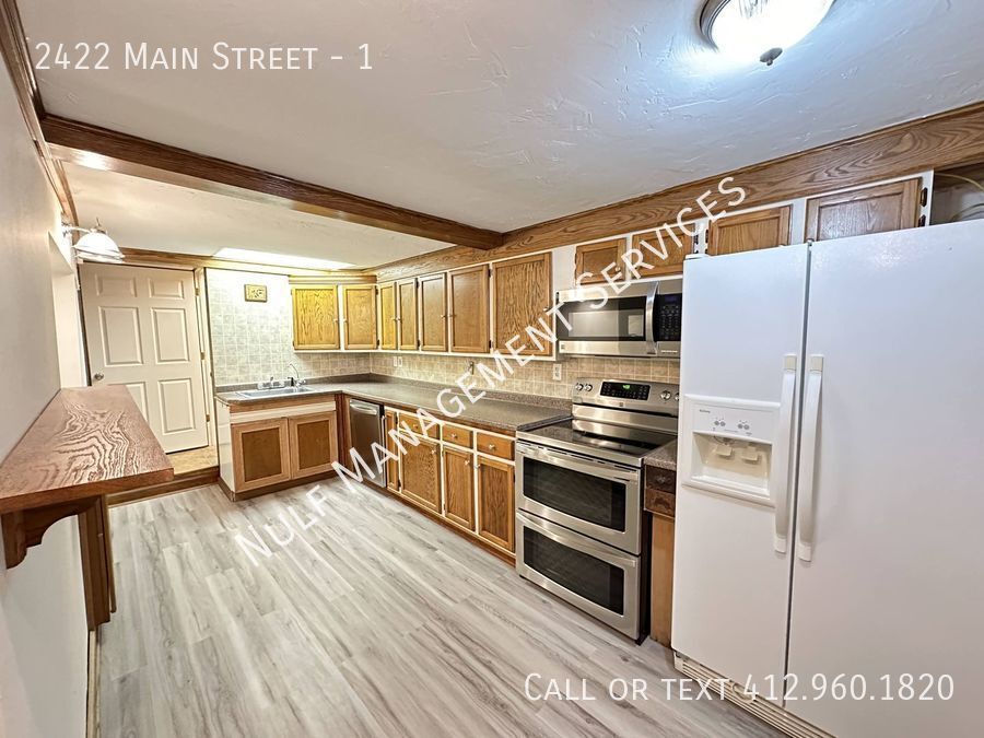 Primary Photo - 2422 Main St