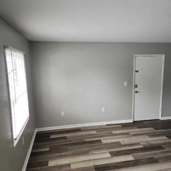 Building Photo - 4902 Saddlebrook Ln