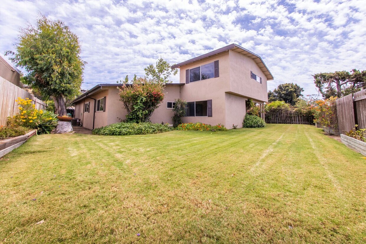 Primary Photo - 4BR + Large Loft, 2BA, 2-Story House in Sa...