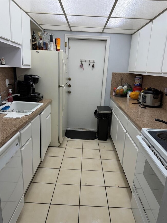Building Photo - 7847 Miller Dr
