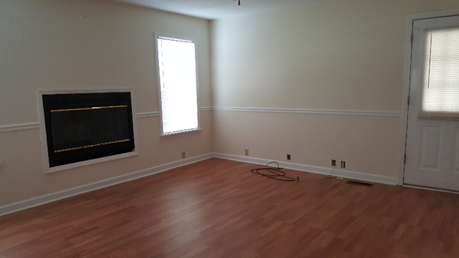 Building Photo - 609 Windcrest Dr