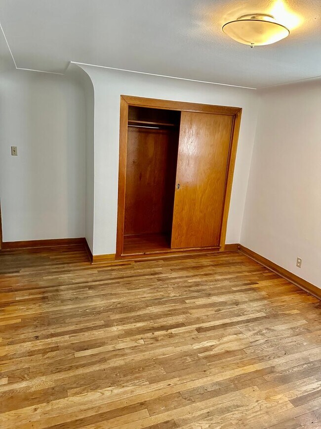 Building Photo - 2117 20th Street Road