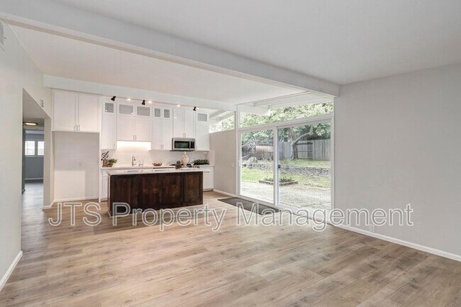 Foto del edificio - 7676 Eastgate Ave