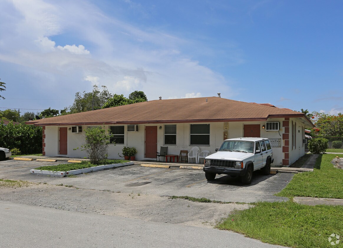 Primary Photo - 1630 N Dixie Hwy