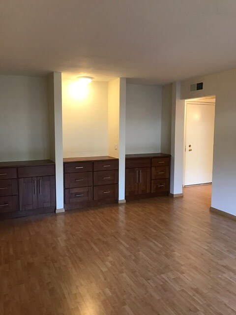 Foto del edificio - 480 N Civic Dr