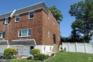 Building Photo - 11209 Jeanes St