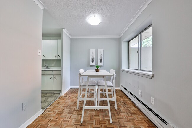 Espace repas - Riverview Apartments