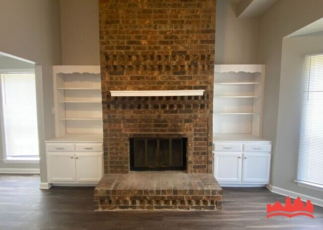 Building Photo - 5985 Mapletree Cove