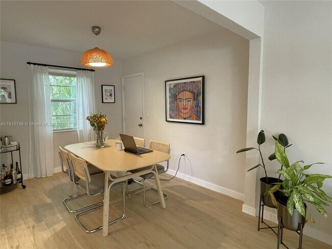 Foto del edificio - 5545 SW 80th St